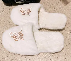 P initial faux fur slippers White Size 7 thumbnail 1