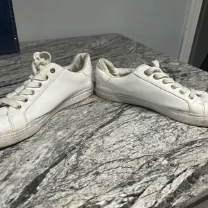 Tommy Hilfiger White Sneakers with Red and Blue Stripes thumbnail 8