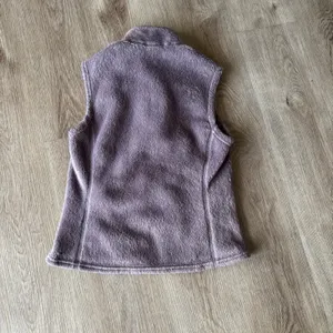 Vintage Women's Patagonia Vest Fleece thumbnail 5