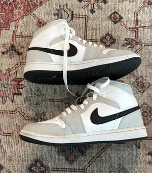 Air Jordan Women’s Nike Mid thumbnail 1
