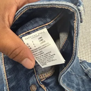 American Eagle Super Hi-Rise Flare Jeans Women Sz 4 Long Patch Pockets Cut Hem thumbnail 7