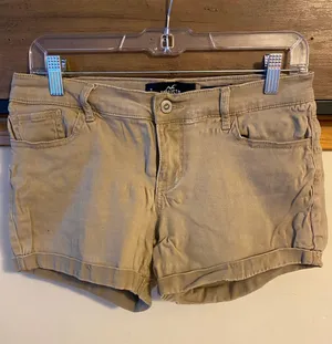 Hollister Tan Khaki Low-Rise Midi Shorts thumbnail 1
