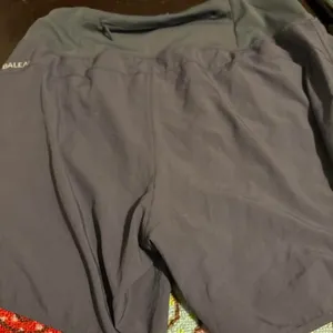 Sz M Baleaf Grey 7" Inseam Built-In Liner Grey Running Short thumbnail 6