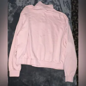 Nike Sportswear Femme Quarter-Zip Sweater Size Medium in Pink/Gold thumbnail 9