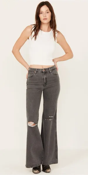 $140 Nwt Wrangler Women'S Heart Patch Wanderer Flare Jeans thumbnail 1