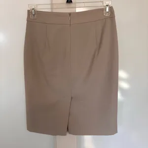 Calvin‎ Klein Invisible Fit Solutions Pencil Skit Size 2 Beige thumbnail 4