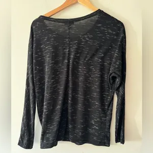 Old Navy Black‎ and White 3/4 Sleeve Top thumbnail 2