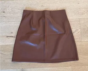 Good American - Faux Leather Side Zip Mini Skirt In Brown thumbnail 3