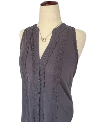 Meadow Rue Anthropologie Sz M Gray Sleeveless Blouse Crochet Lace Trim Cotton Top⁠ thumbnail 6