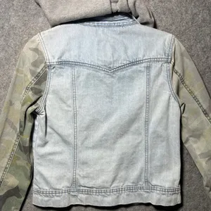 Billabong Womens Denim Jacket Camo Sleeve Hooded Distressed Light Wash Medium thumbnail 9