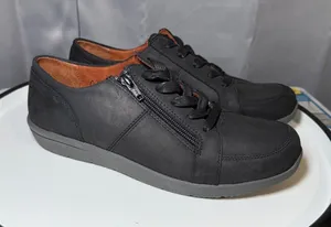 Vionic Abigail Sneakers 7W Black Leather Weather Resistant Orthopedic Wide Comfy thumbnail 1