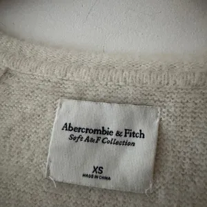Abercrombie & Fitch Cream Soft A&F Collection Cozy Fuzzy Sweater‎ thumbnail 4