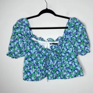 Zara Women's Puff Sleeve‎ Sweetheart Neckline Peplum Cropped Floral Top Large thumbnail 2