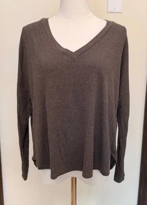 Lulus green ribbed long sleeve v-neck loose fit top thumbnail 1