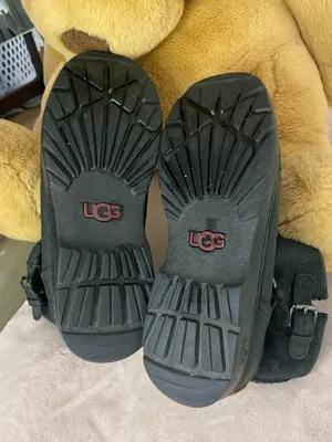UGG Australia Dawn Black Short Leather Lug Sole Boots Women's Size 9 thumbnail 6