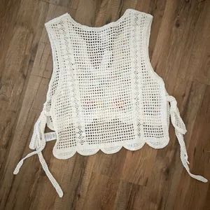 House of Harlow 1960 Floral Crochet Side Tie Vest NWT thumbnail 3
