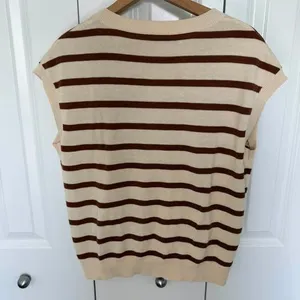 Striped Button thumbnail 2