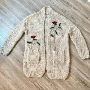 Alya Floral Chunky Knit Sweater Cardigan Embroidered Flowers in Cream Size S thumbnail 2