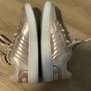 Adidas Hoops 3.0 Low Rose Gold 6.5 Women Metallic Sneakers Casual thumbnail 7