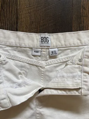 BDG White Distressed Denim Cutoff Shorts Pelmet Women’s Size W 31 thumbnail 5