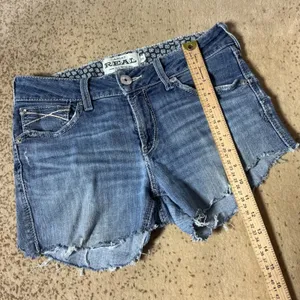 Ariat REAL Denim‎ Shorts Womens 29 Raw Hem Embroidered Western Cutoffs thumbnail 2