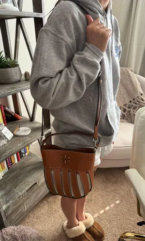 Tory Burch Small McGraw Die cut Bucket bag thumbnail 6