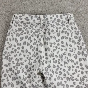 Abercrombie & Fitch Womens Mom Jeans 2 White Gray Leopard Raw Hem Slim Fit Denim thumbnail 4