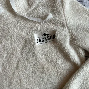 Jackson Hole Wyoming Ivory Fleece Cowl Neck Top Ski & Snowboard Winter Resort thumbnail 3