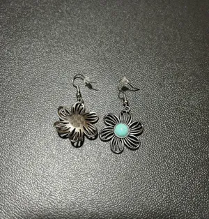 Southwestern Faux Turquoise Flower Dangle Earrings Silver Tone Boho thumbnail 2