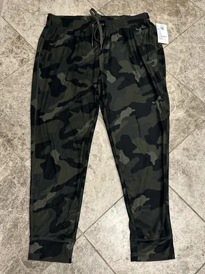 Old Navy Breathe ON Jogger Pants NEW Mid Rise Medium Green Camo thumbnail 2