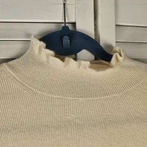 J Crew Womens Cream Rufflenack Merino Wool Blend Sweater‎ Medium thumbnail 3