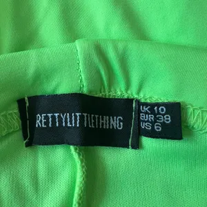 Pretty Little Thing Shape Neon Lime Buckle Cycle Shorts, US6 thumbnail 6