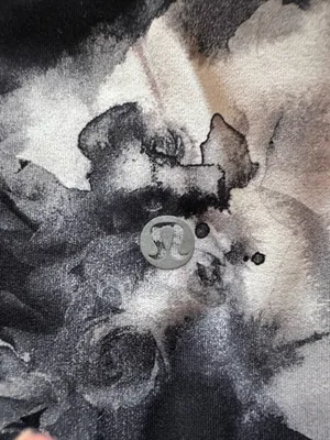 lululemon floral rose print 25” thumbnail 2