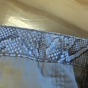 White House Black Market Snakeskin Skinny Jeans High Rise Python Print Neutral thumbnail 7
