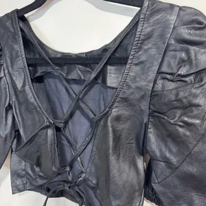 Boohoo PU Leather Cropped Open Back Top Shirt Puff Sleeve Size 8 Medium thumbnail 4