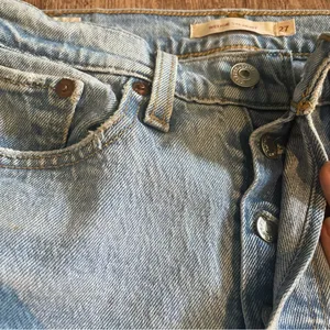 Levi's Wedgie Straight Jeans Light Wash Button Fly Size 27 thumbnail 5