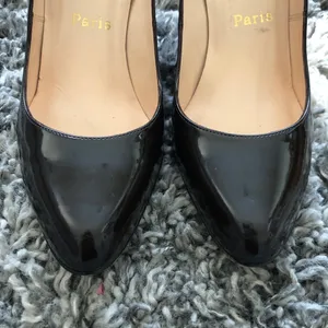 Christian Louboutin Décolleté 868 Patent L. Heels. Size 37.5 (US 7.5). thumbnail 7