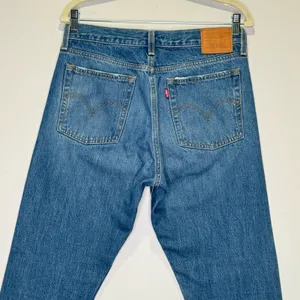 Levi’s‎ Wedgie Straight Fit Denim High Rise Button Fly Jeans Medium Wash thumbnail 7