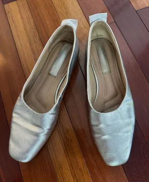 Franco Sarto Silver Slip On Flats Shoes Chic Stylish Everyday Comfort Size 5M thumbnail 1