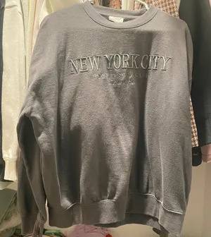 Gray New York City sweatshirt Size L thumbnail 1