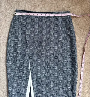 LTD Navy & White Patterned Pencil Skirt. Size 4 thumbnail 5