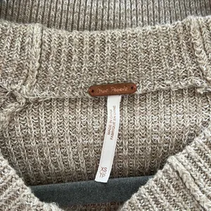 sweater thumbnail 3