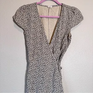 John Galt Brandy Melville Tan Ditsy Floral Mini Wrap Dress Womens S Fall Classic thumbnail 6