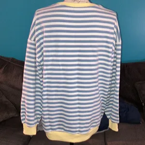 Trendy Queen Crewneck Sweatshirt, Small Blue thumbnail 4