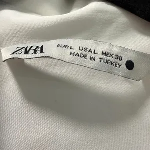 Zara White Button-Up - L (Satin-like) thumbnail 4