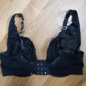 Victoria's Secret 36DDD Underwire Bare Lace Full Coverage Bra in Black thumbnail 4