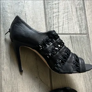 Manolo Blahnik Black Heels Sophisticated Style thumbnail 4