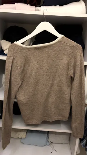 Sincerely Jules bow sweater in XS  thumbnail 3