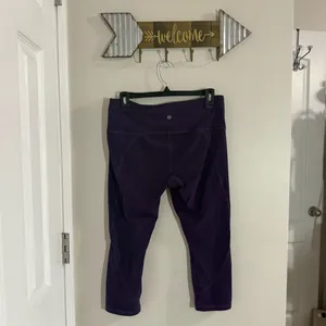 Athleta Purple cropped Leggings size Large 21” inseam thumbnail 4