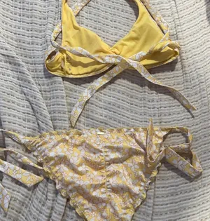 Hollister Floral Bikini Set thumbnail 2